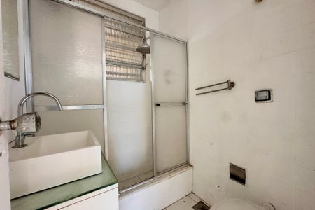 Apartamento à venda com 74m², 2 quartos e sem vaga Apartamento à venda com 74m², 2 quartos e sem vagaBanheiro Social