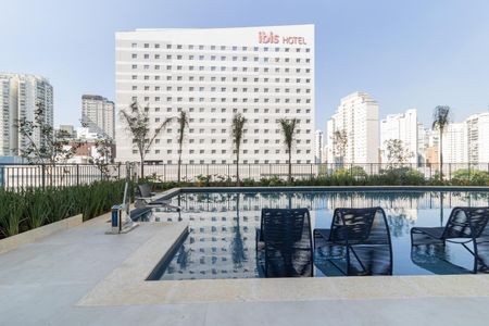 Studio à venda com 24m², 1 quarto e sem vaga Studio à venda com 24m², 1 quarto e sem vagaÁrea comum - Piscina