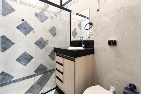 Casa de condomínio à venda com 410m², 3 quartos e 4 vagas Casa de condomínio à venda com 410m², 3 quartos e 4 vagasBanheiro da Suíte 3