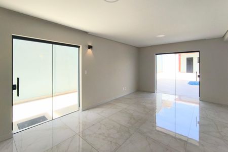 Sala de casa de condomínio à venda com 3 quartos, 410m² em Chácara Morada Mediterrânea, Jundiaí