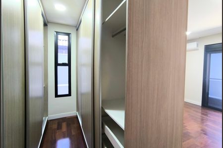 Casa de condomínio à venda com 410m², 3 quartos e 4 vagas Casa de condomínio à venda com 410m², 3 quartos e 4 vagasSuíte 1