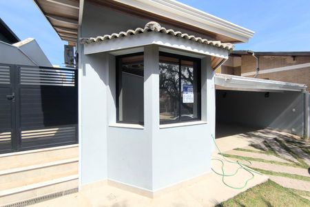 Casa de condomínio à venda com 410m², 3 quartos e 4 vagas Casa de condomínio à venda com 410m², 3 quartos e 4 vagasFachada