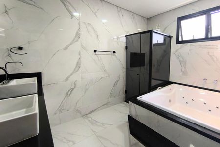 Casa de condomínio à venda com 410m², 3 quartos e 4 vagas Casa de condomínio à venda com 410m², 3 quartos e 4 vagasBanheiro da Suíte 1