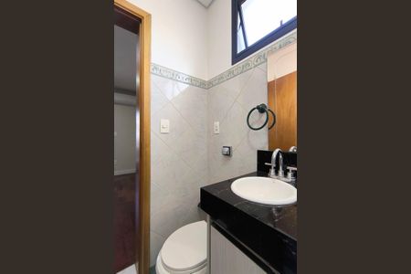 Casa de condomínio à venda com 410m², 3 quartos e 4 vagas Casa de condomínio à venda com 410m², 3 quartos e 4 vagasBanheiro da Suíte 2