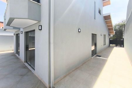 Casa de condomínio à venda com 410m², 3 quartos e 4 vagas Casa de condomínio à venda com 410m², 3 quartos e 4 vagasÁrea comum