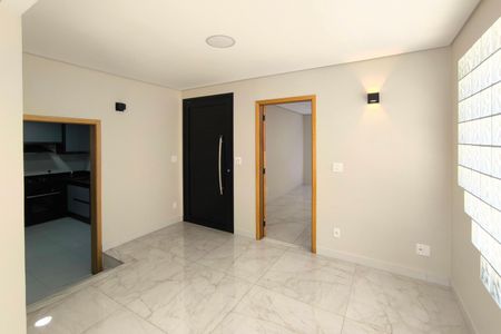 Casa de condomínio à venda com 410m², 3 quartos e 4 vagas Casa de condomínio à venda com 410m², 3 quartos e 4 vagasSala