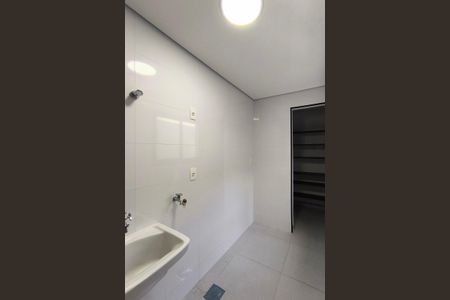 Casa de condomínio à venda com 410m², 3 quartos e 4 vagas Casa de condomínio à venda com 410m², 3 quartos e 4 vagasÁrea de Serviço