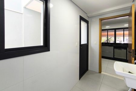 Casa de condomínio à venda com 410m², 3 quartos e 4 vagas Casa de condomínio à venda com 410m², 3 quartos e 4 vagasÁrea de Serviço