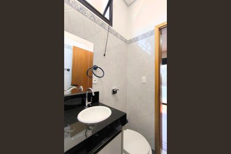 Casa de condomínio à venda com 410m², 3 quartos e 4 vagas Casa de condomínio à venda com 410m², 3 quartos e 4 vagasBanheiro da Suíte 3