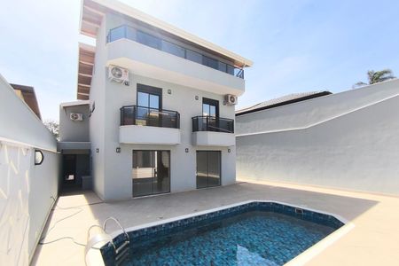 Casa de condomínio à venda com 410m², 3 quartos e 4 vagas Casa de condomínio à venda com 410m², 3 quartos e 4 vagasÁrea comum