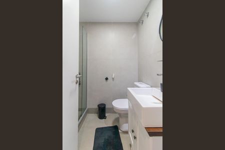Banheiro de apartamento à venda com 1 quarto, 47m² em Menino Deus, Porto Alegre