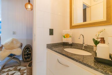 Banheiro de apartamento à venda com 2 quartos, 56m² em Tristeza, Porto Alegre