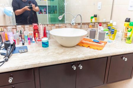 Casa à venda com 59m², 2 quartos e 2 vagas Casa à venda com 59m², 2 quartos e 2 vagasBanheiro