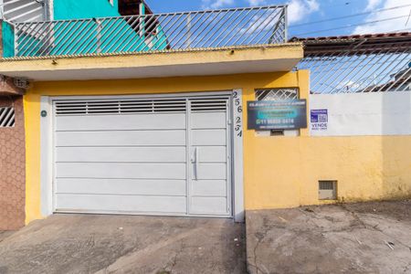 Casa à venda com 59m², 2 quartos e 2 vagas Casa à venda com 59m², 2 quartos e 2 vagasFachada