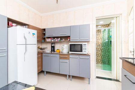 Casa à venda com 59m², 2 quartos e 2 vagas Casa à venda com 59m², 2 quartos e 2 vagasCozinha