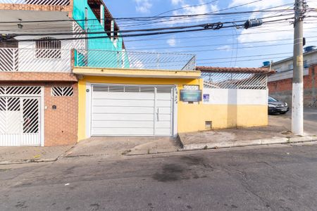 Casa à venda com 59m², 2 quartos e 2 vagas Casa à venda com 59m², 2 quartos e 2 vagasFachada