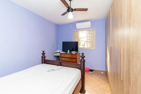 Casa à venda com 59m², 2 quartos e 2 vagas Casa à venda com 59m², 2 quartos e 2 vagasQuarto 1