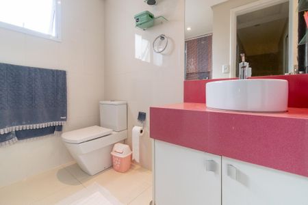 Casa de condomínio à venda com 155m², 3 quartos e 3 vagas Casa de condomínio à venda com 155m², 3 quartos e 3 vagasBanheiro Social