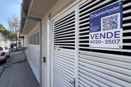 Casa à venda com 170m², 3 quartos e 2 vagas Casa à venda com 170m², 3 quartos e 2 vagasPlaquinha