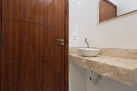 Casa à venda com 170m², 3 quartos e 2 vagas Casa à venda com 170m², 3 quartos e 2 vagasBanheiro
