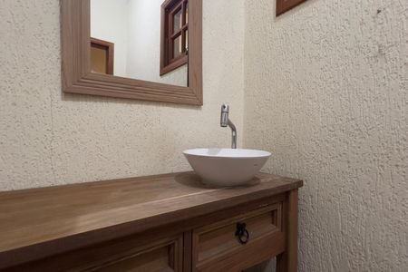 Casa à venda com 170m², 3 quartos e 2 vagas Casa à venda com 170m², 3 quartos e 2 vagasLavabo