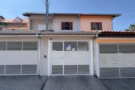 Casa à venda com 170m², 3 quartos e 2 vagas Casa à venda com 170m², 3 quartos e 2 vagasFachada
