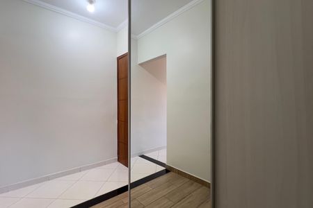 Casa à venda com 170m², 3 quartos e 2 vagas Casa à venda com 170m², 3 quartos e 2 vagasCloset da Suíte