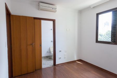 Apartamento à venda com 120m², 4 quartos e 2 vagasSuíte 01