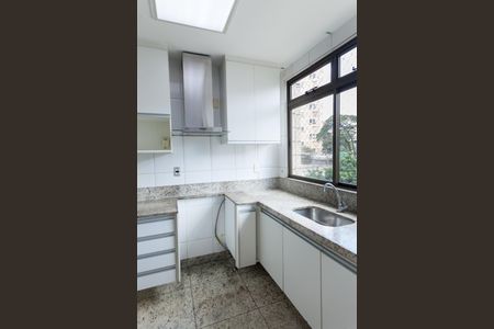 Apartamento à venda com 120m², 4 quartos e 2 vagasCozinha