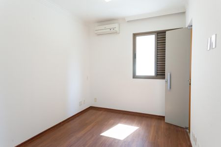 Apartamento à venda com 120m², 4 quartos e 2 vagasSemi Suíte 1