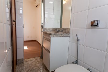 Apartamento à venda com 120m², 4 quartos e 2 vagasBanheiro Semi Suíte 1 e 2