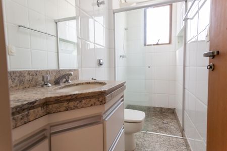 Apartamento à venda com 120m², 4 quartos e 2 vagasBanheiro Semi Suíte 1 e 2