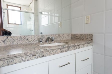 Apartamento à venda com 120m², 4 quartos e 2 vagasBanheiro Suíte 01