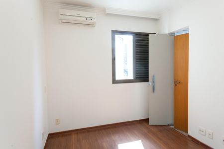 Apartamento à venda com 120m², 4 quartos e 2 vagasSemi Suíte 2