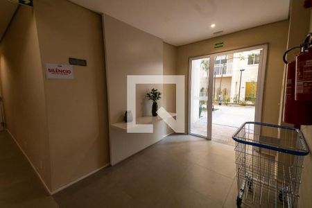 Apartamento para alugar com 43m², 2 quartos e sem vagaHall social