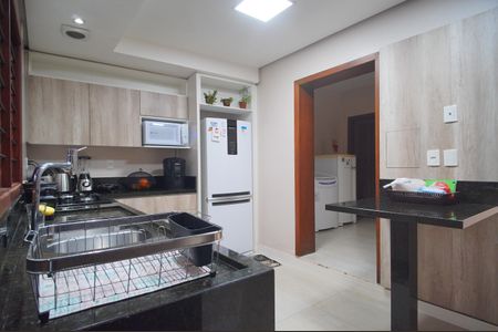 Casa à venda com 300m², 5 quartos e 2 vagasCozinha