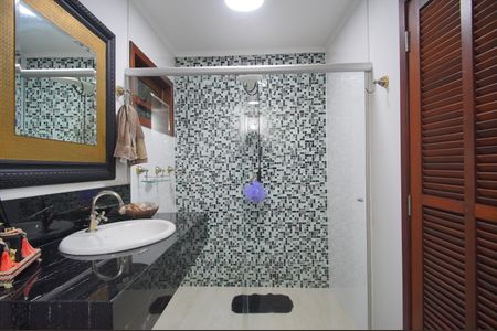Casa à venda com 300m², 5 quartos e 2 vagasBanheiro