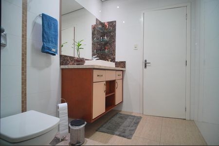 Casa à venda com 300m², 5 quartos e 2 vagasBanheiro da Suíte 2