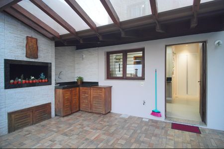 Casa à venda com 300m², 5 quartos e 2 vagasChurrasqueira