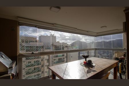 Apartamento à venda com 96m², 3 quartos e 1 vagaVaranda