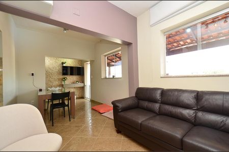 Sala de casa para alugar com 3 quartos, 120m² em Santa Tereza, Belo Horizonte