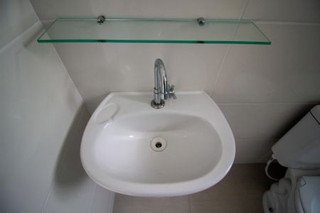 Banheiro de kitnet/studio para alugar com 1 quarto, 28m² em Vila Adelia, Sorocaba