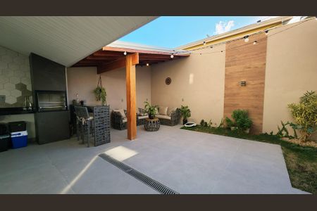 Casa de condomínio à venda com 130m², 3 quartos e 2 vagasQuintal