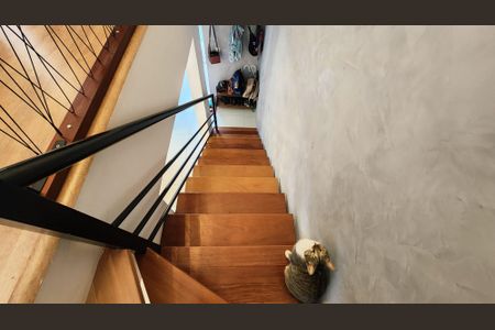 Casa de condomínio à venda com 130m², 3 quartos e 2 vagasEscada