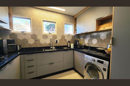 Casa de condomínio à venda com 130m², 3 quartos e 2 vagasCozinha e Área de Serviço