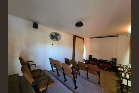Casa de condomínio à venda com 130m², 3 quartos e 2 vagasCinema