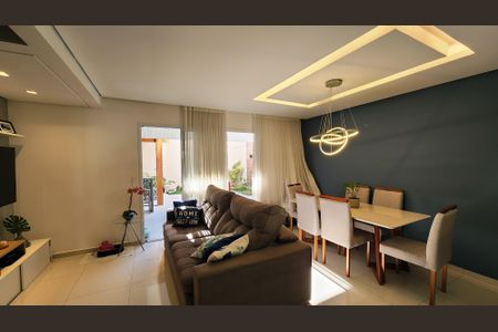 Casa de condomínio à venda com 130m², 3 quartos e 2 vagasSala