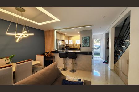 Casa de condomínio à venda com 130m², 3 quartos e 2 vagasSala