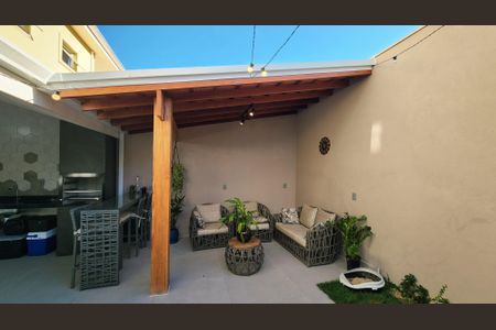 Casa de condomínio à venda com 130m², 3 quartos e 2 vagasQuintal