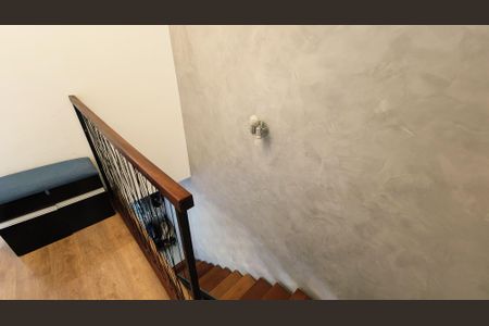 Casa de condomínio à venda com 130m², 3 quartos e 2 vagasEscada